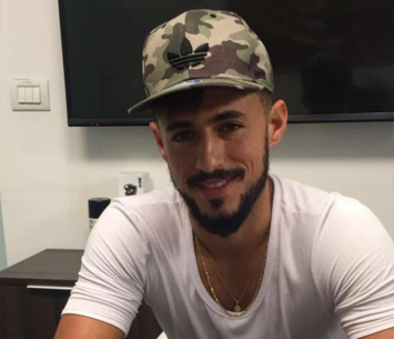 שבתאי במעמד החתימה