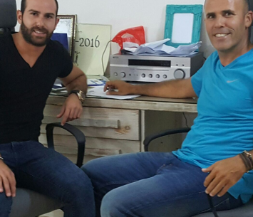 הרשקוביץ במעמד החתימה יחד עם אורן גולן