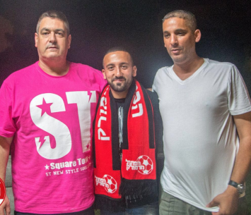 תוספת כוח משמעותית. אבושדיד במעמד החתימה