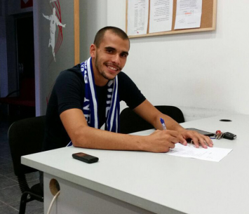 אמזלג במעמד החתימה