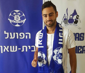 ימשיך לעונה נוספת בבית שאן. כנפי במעמד חתימה (דף אולטראס הפועל בית שאן)