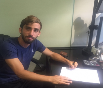 אדלשטיין במעמד החתימה