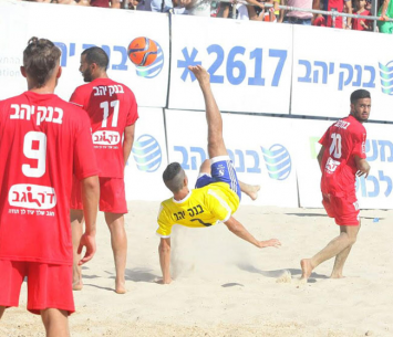 חגיגת כדורגל בחוף פולג (שלומי גבאי)