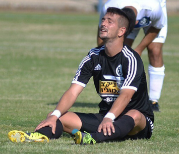 גם סוכן וגם שחקן. אבי מלכה (ארנון לוי)