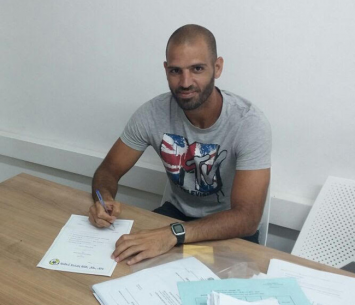 גליל בן שאנן במעמד החתימה