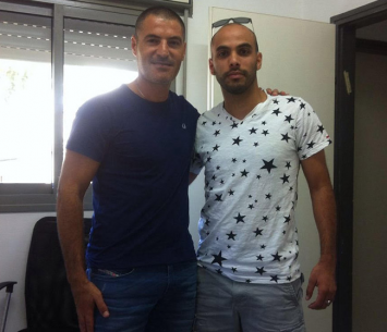 אדם שיבלי ויגאל אלקסלסי במעמד החתימה