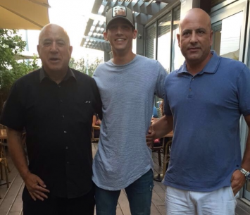 שחקן מוכשר שיעזור לכפר סבא. גולדברג במעמד החתימה