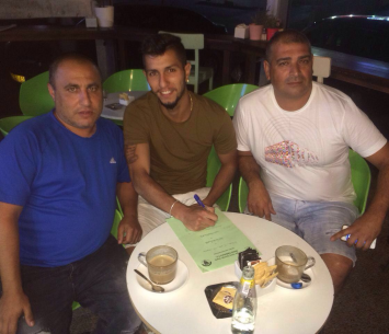 מצטרף חדש לטבריה. ידען במעמד החתימה