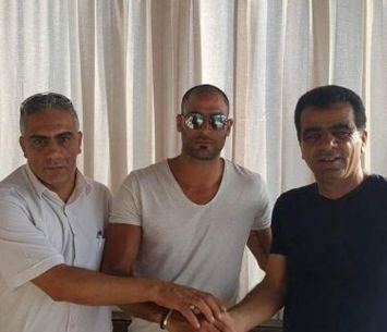 וולק במעמד החתימה