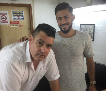 שבתאי במעמד החתימה