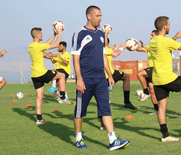 מאמנה החדש של טבריה. אילן סויסה (עודד חסין)