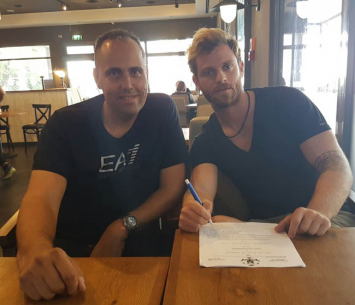 זייד במעמד החתימה