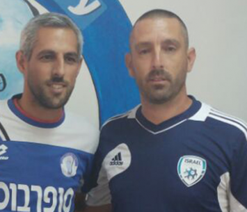 עידן וייצמן יחד עם מאמן הקבוצה אילן סויסה