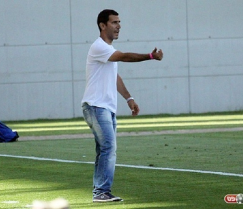 מאמן בית שאן מוריס אוזן (לירן דורף)