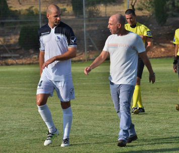 סופג ביקורות. לחמן (אבי רביבו)