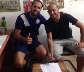 ג'ורג' במעמד החתימה