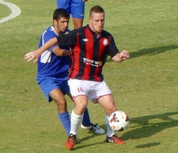 עוזב את המדים האדומים. דיאמנט (אבי ריימונד)