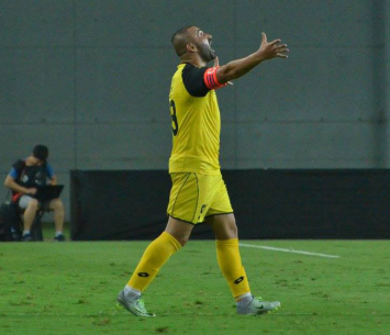 מרגיש שיכול ללבוש את המדים הלאומיים. ערן לוי (אבי רביבו)