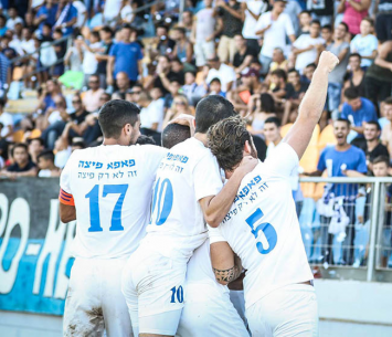 חגיגה גדולה מול הקהל הנפלא. שחקני בית שאן (וואסים מוואסי)