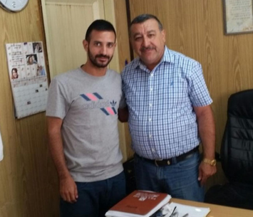 סבג במעמד החתימה