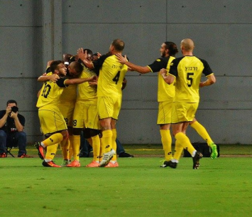 חגיגה בנתניה (אבי רביבו)