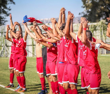 החגיגות של שחקני באקה בסיום (וואסים מוואסי)