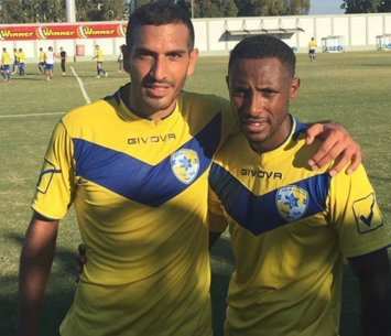 שחקני יבנה מאושרים בסיום (טל בונבידה)