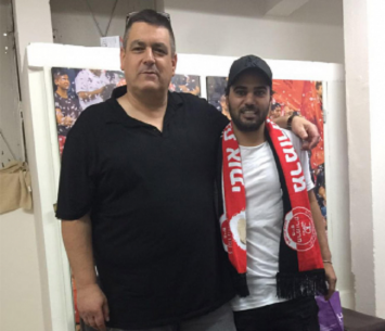 אסולין במעמד החתימה