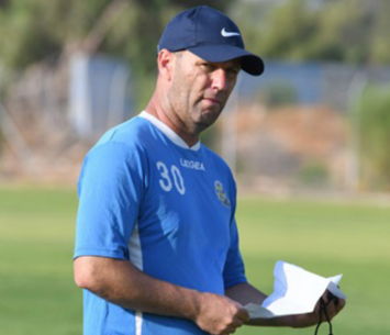 אייל שדה. הניח את המפתחות על השולחן (ולדי מויסייב)