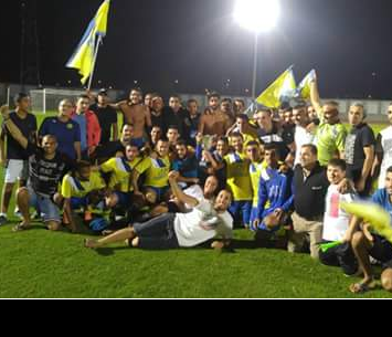 חוגגים עם הגביע. לזרוס חולון (רון כהן, פייסבוק לזרוס)