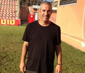 מאמן נוסף שהולך הביתה. חיים שאבו (יורם מורג)