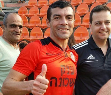 חזר ובגדול. צ'קאנה