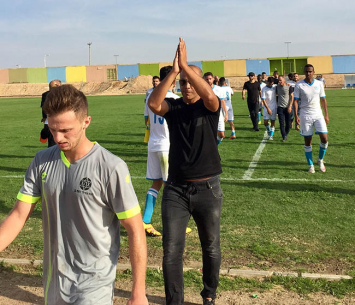 אהוד כחילה מודה לקהל בסיום (איציק כלפי)