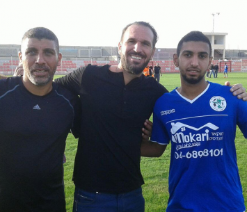 פתח ברגל ימין. אילוז (במרכז) (פאדי עג'אווי)