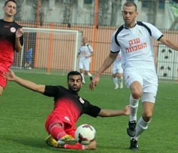 עושה גליץ' ברגעים טובים יותר. חלבי (לירן דורף)