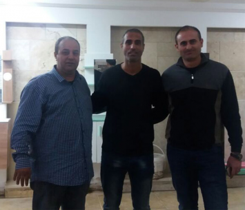 מאיר סומך במעמד החתימה