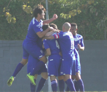 שחקני אזור חוגגים