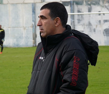 מאמן א.ס. חולון יוסי גורדנה (אלי שמואלי)