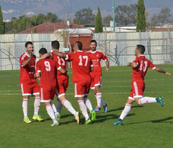 שחקני איכסל חוגגים בגלבוע (אבי רביבו)