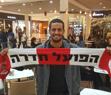 רכש חשוב. עומר הלוי במעמד החתימה