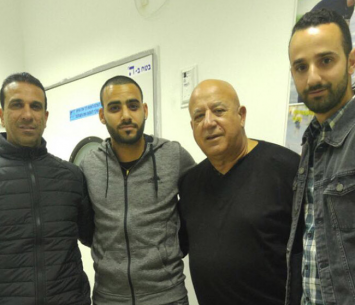 שמעון לוגסי במעמד החתימה