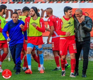 שחקני מרמורק יחד עם אייל גולן (יוסי סוריק)