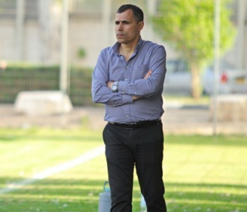 מאמן אזור יוסי חכים (קובי רוזן)