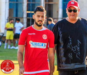 סהר שבתאי (משמאל) יחד עם אילן סגל (יוסי סוריק)