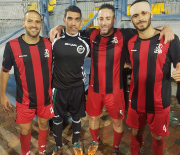 שחקני בת ים חוגגים עוד ניצחון (פיני קרמו)