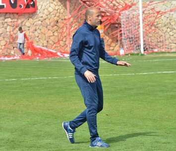 לא מרים ידיים. איימן חלאיילה (אבי רביבו)