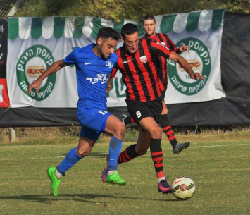 עומר בוארון ושי כנפי במאבק מהמפגש הקודם (אבי רביבו)