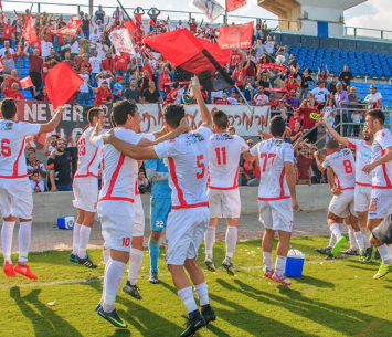 משנה מקום משנה מזל. שחקני מרמורק חוגגים במגרש בלוד (יוסי סוריק)