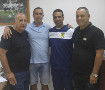 פוטר שני מחזורים לסיום. שאקי (במרכז)