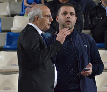 אמיל יוסיפוב יחד עם ראש העיר אבי בינמו (אבי רביבו)